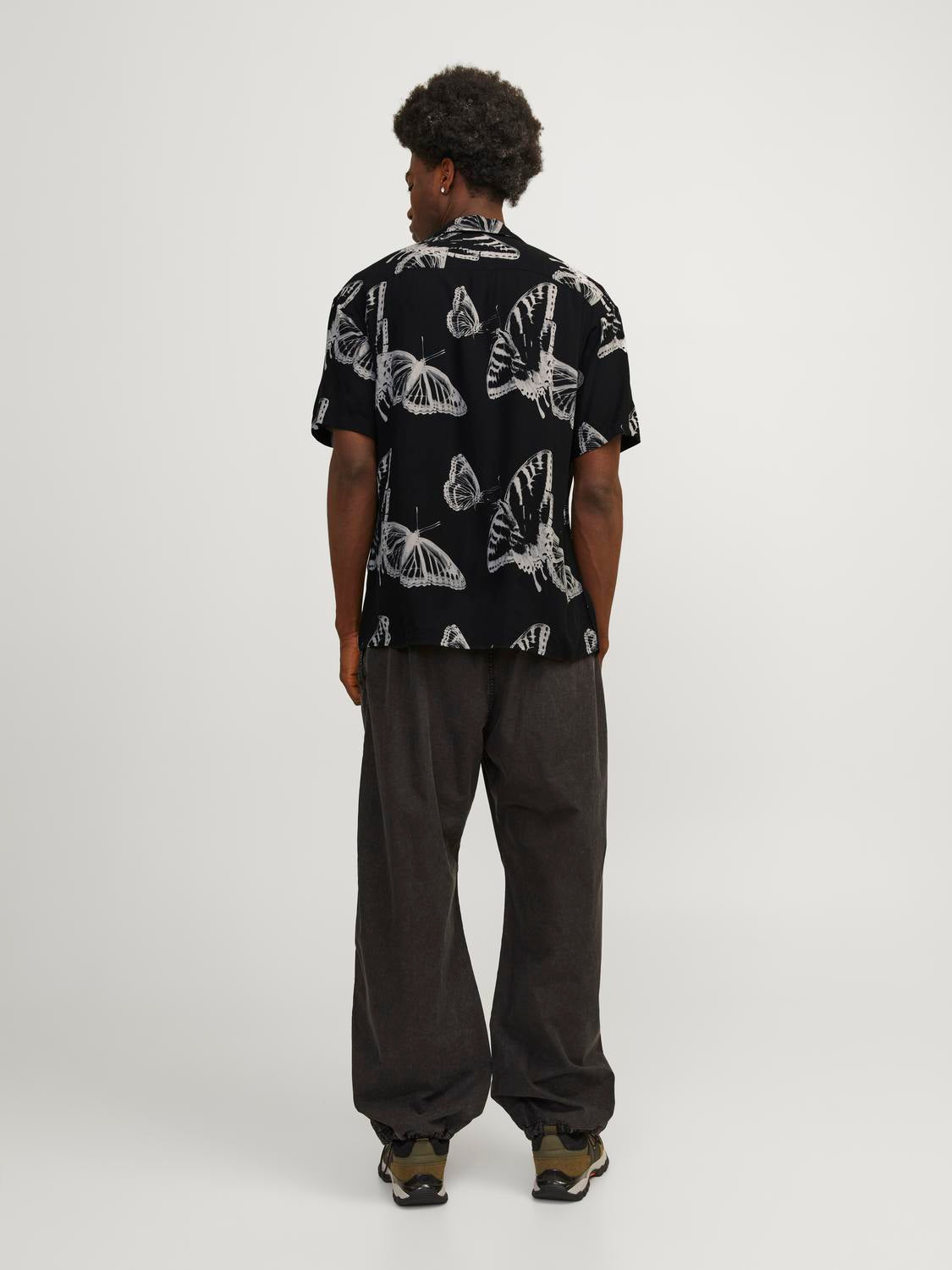 JCOJEFF AOP RESORT SHIRT SS RELAX LN black/butterfly