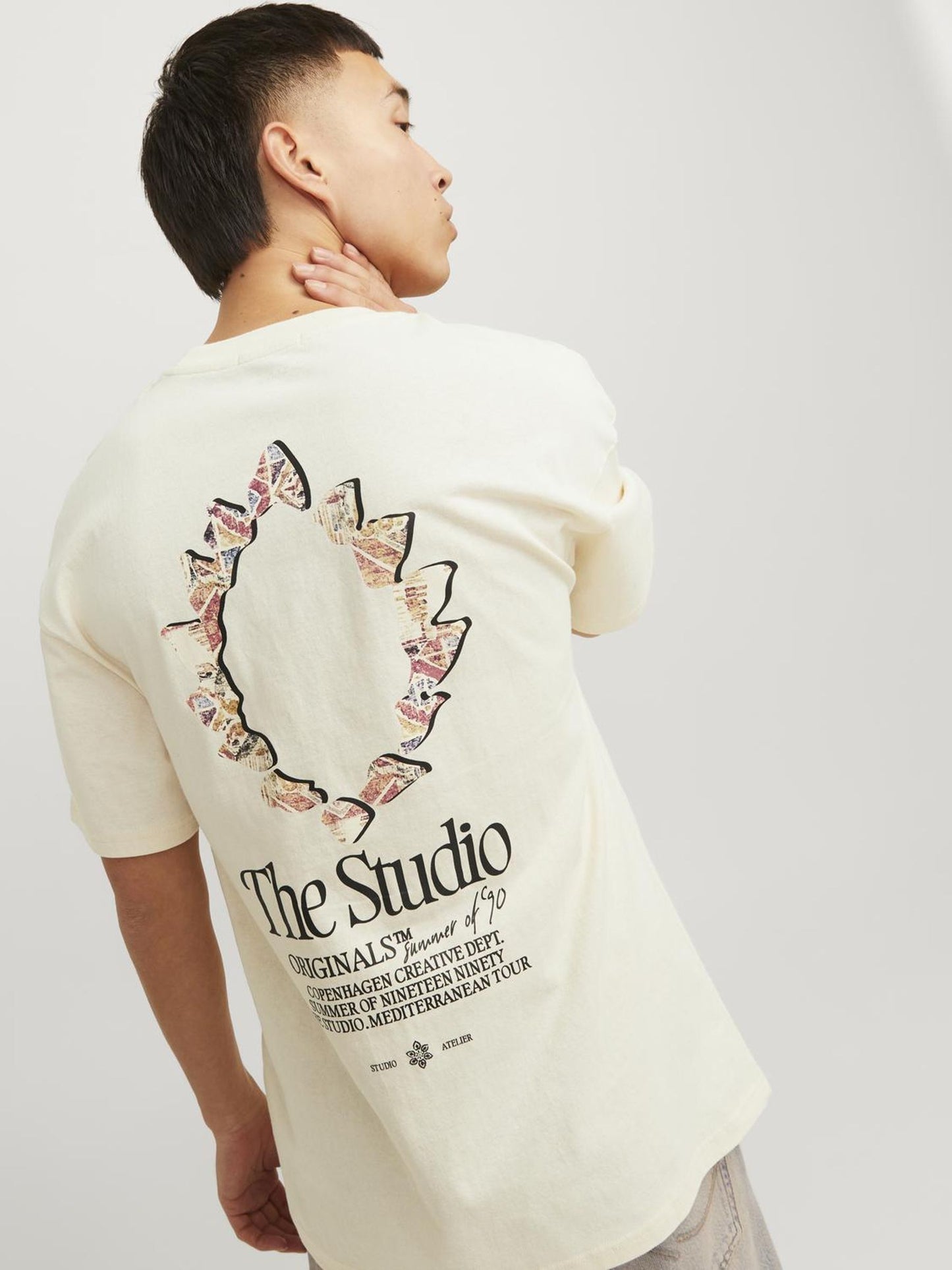 JORNOTO GRAPHIC BACK TEE SS CREW NECK LN buttercream